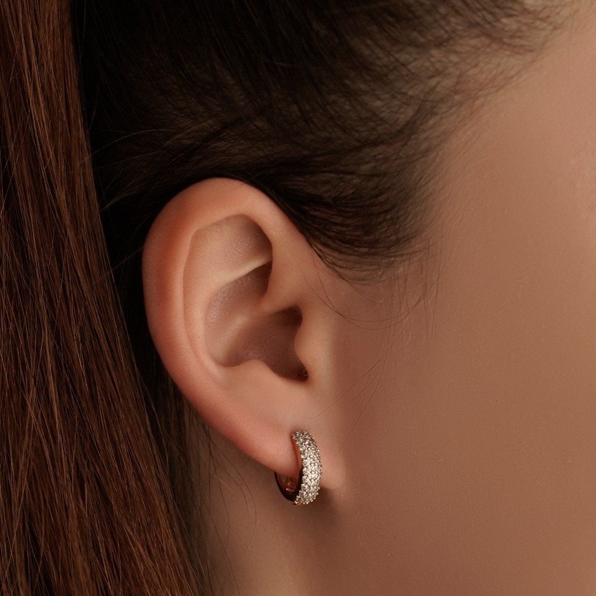 Trio de argolas de clic cravejados em zircônias