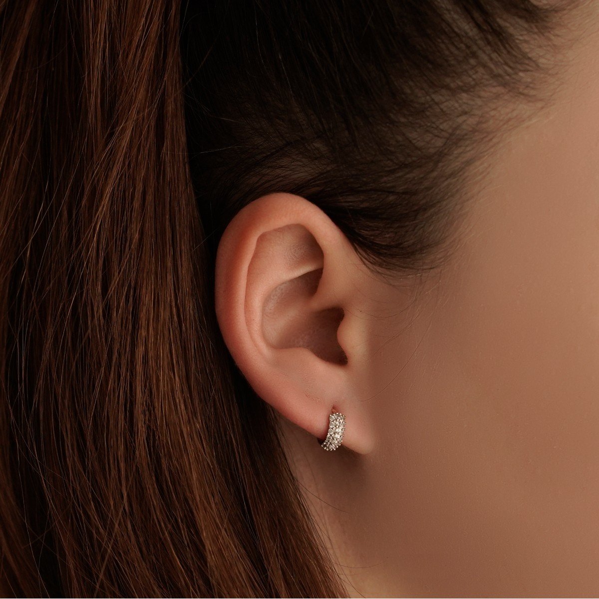 Trio de argolas de clic cravejados em zircônias